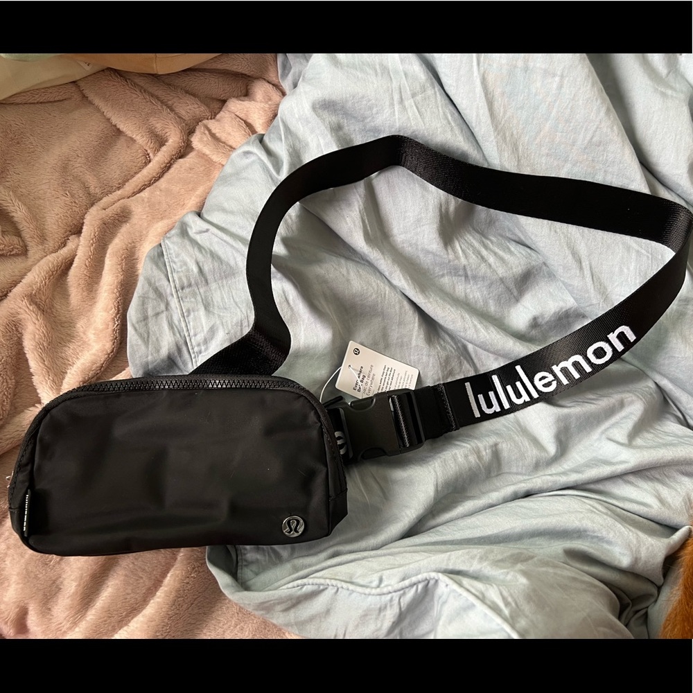 NWT Lululemon everywhere belt bag